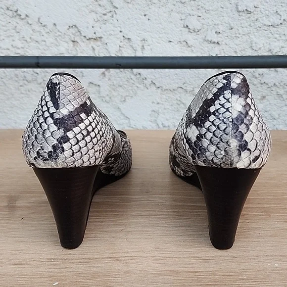 TORY BURCH Astoria Snakeskin Print Wedge Shoe 6 - Picture 4 of 13